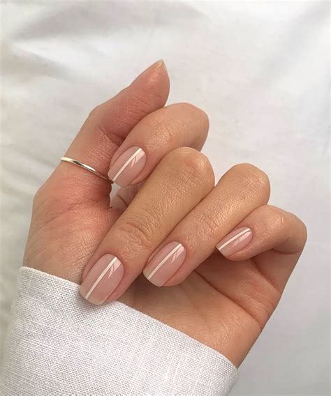 uñas naturales nude|5 diseños de uñas cortas nude que estarán de moda en Navidad。